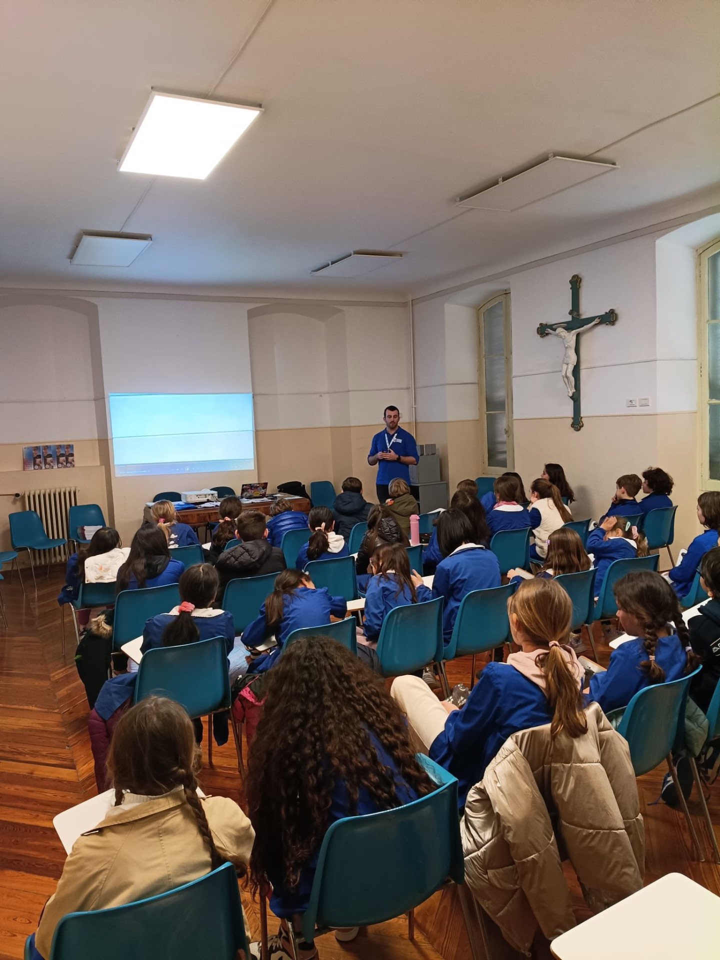 Ragazzi della secondaria in aula